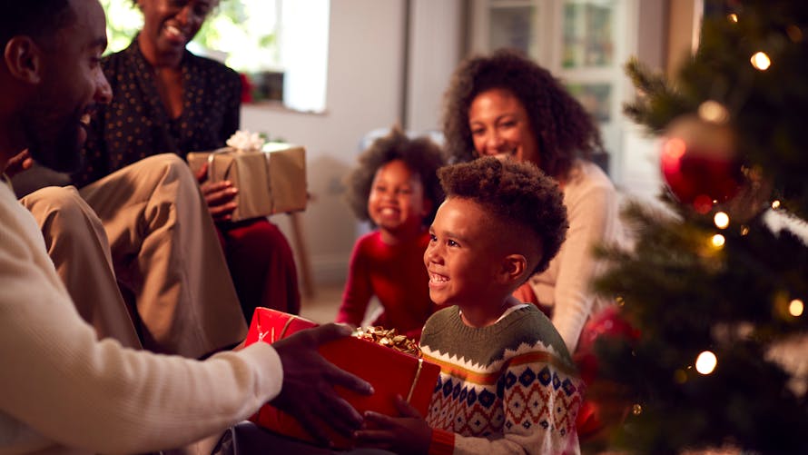 Comment éviter la jalousie entre les enfants à Noël ?